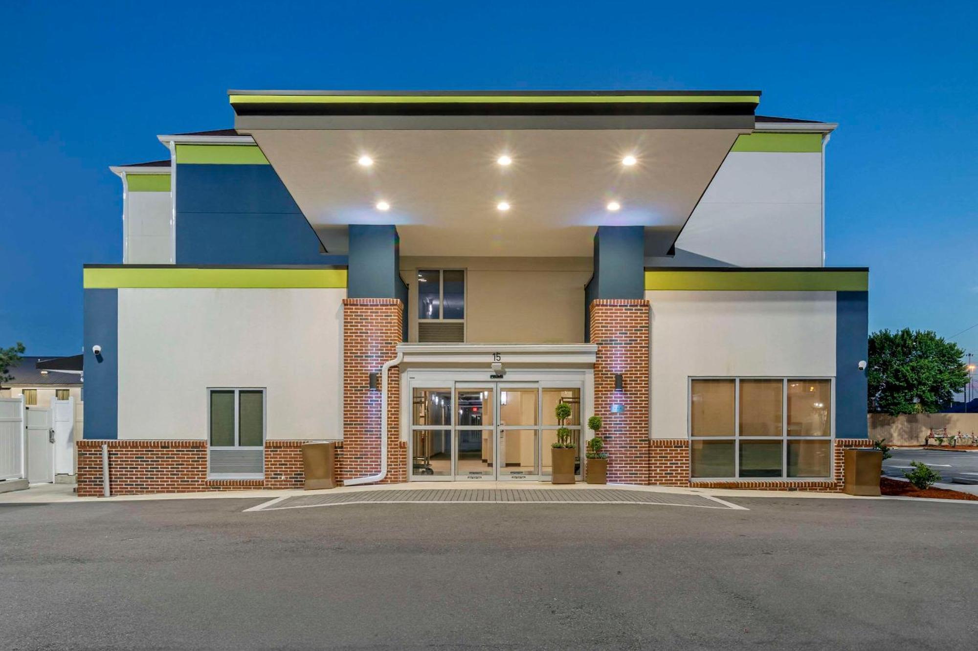 Comfort Inn & Suites Brunswick Exterior photo