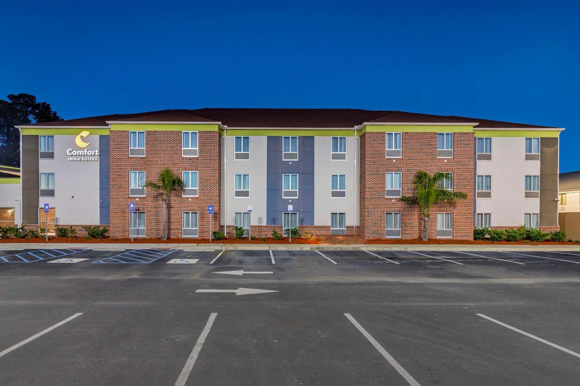 Comfort Inn & Suites Brunswick Exterior photo